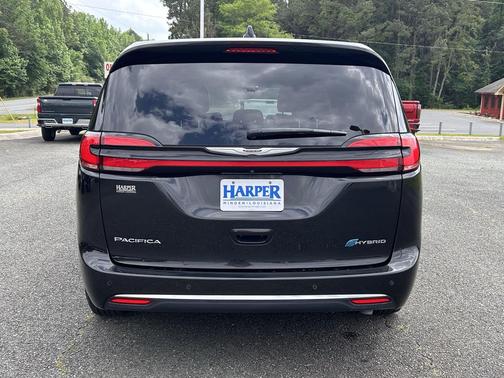 Brilliant Black Crystal Pearlcoat 2023 Chrysler Pacifica Hybrid Touring L