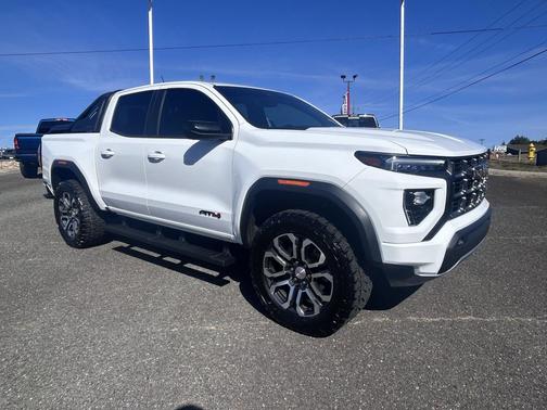 2023 GMC Canyon AT4