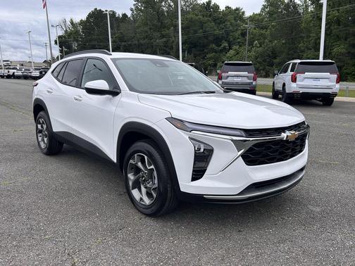 Summit White 2026 Chevrolet Trax LT