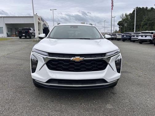Summit White 2026 Chevrolet Trax LT