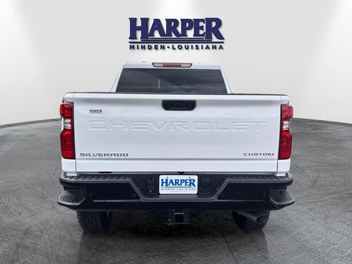 Summit White 2026 Chevrolet Silverado 2500 Custom