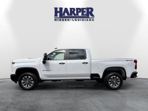 Summit White 2026 Chevrolet Silverado 2500 Custom