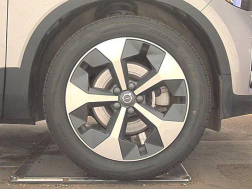 2024 Volvo XC40 B5 Core