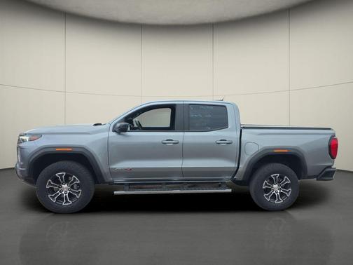 Sterling 2024 GMC Canyon AT4