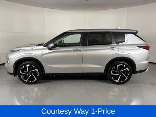Blue 2024 Mitsubishi Outlander SE