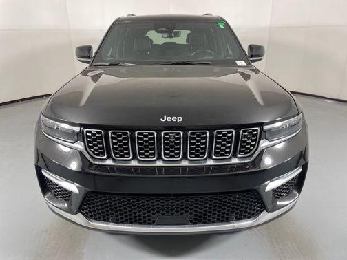 2022 Jeep Grand Cherokee Summit