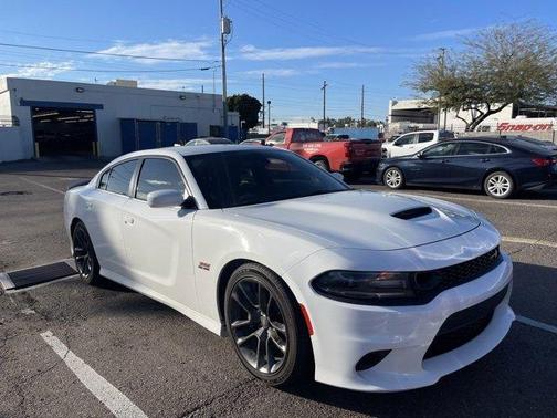 Photo 2 of 25 of 2020 Dodge Charger Scat Pack