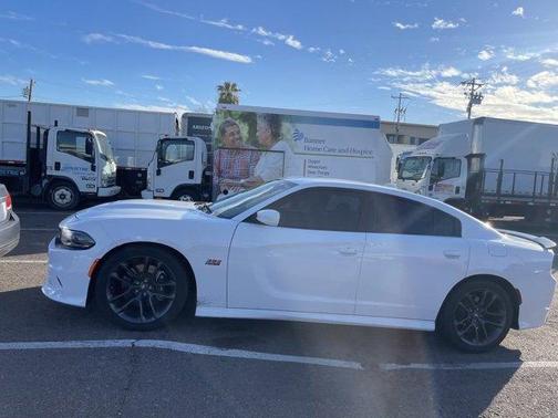 Photo 4 of 25 of 2020 Dodge Charger Scat Pack