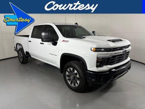 Summit White 2026 Chevrolet Silverado 2500 Custom