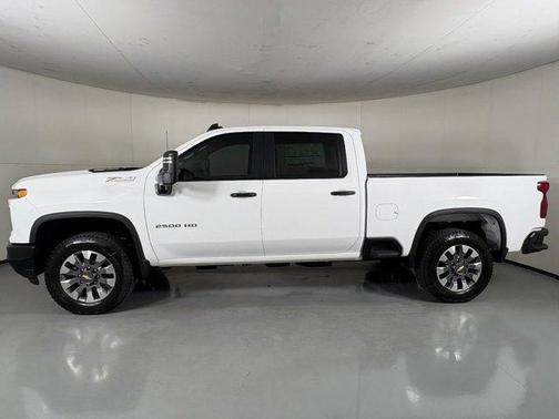 Summit White 2026 Chevrolet Silverado 2500 Custom