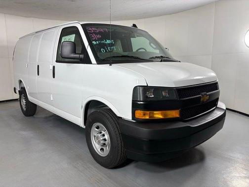 Summit White 2026 Chevrolet Express 2500 Work Van