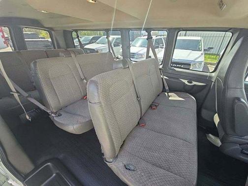 2022 Chevrolet Express 3500 LS