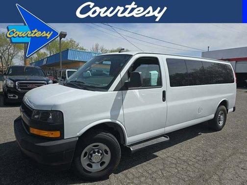 2022 Chevrolet Express 3500 LS