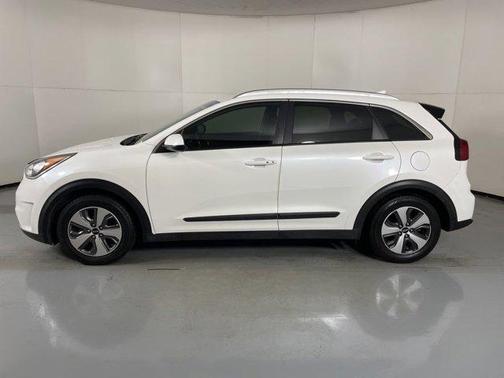 2017 Kia Niro LX