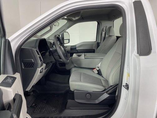 Photo 2 of 35 of 2019 Ford F-350 XL