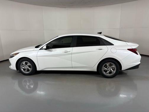 2021 Hyundai ELANTRA SE