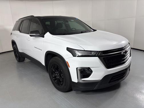 Summit White 2023 Chevrolet Traverse LT Cloth