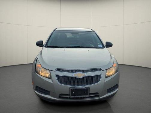 Champagne Silver 2014 Chevrolet Cruze LS
