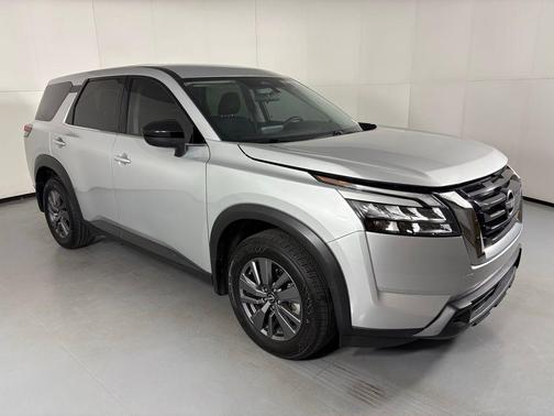 2025 Nissan Pathfinder S