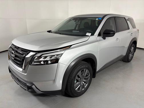 2025 Nissan Pathfinder S