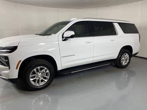 2025 Chevrolet Suburban LS