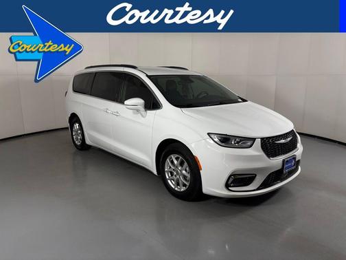 2022 Chrysler Pacifica Touring-L