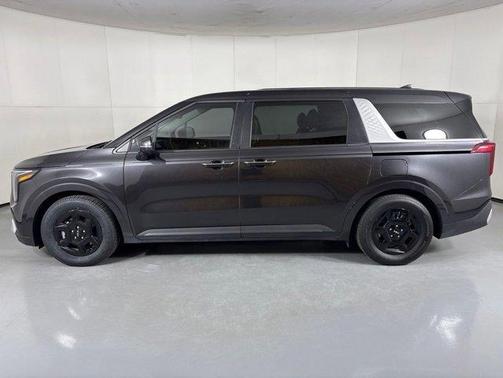 Metal 2025 Kia Carnival LXS