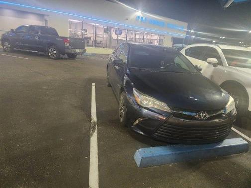 Photo 2 of 16 of 2016 Toyota Camry LE