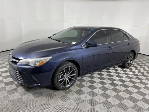 Photo 5 of 35 of 2016 Toyota Camry LE
