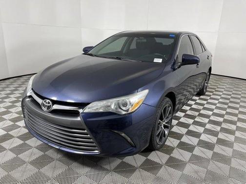 Photo 4 of 35 of 2016 Toyota Camry LE