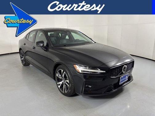 2024 Volvo S60 B5 Core Dark Theme