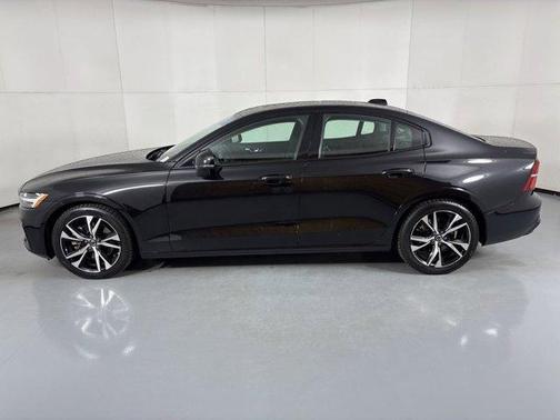 2024 Volvo S60 B5 Core Dark Theme
