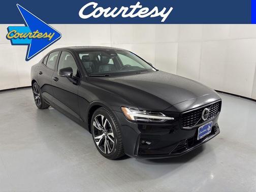 2024 Volvo S60 B5 Core Dark Theme