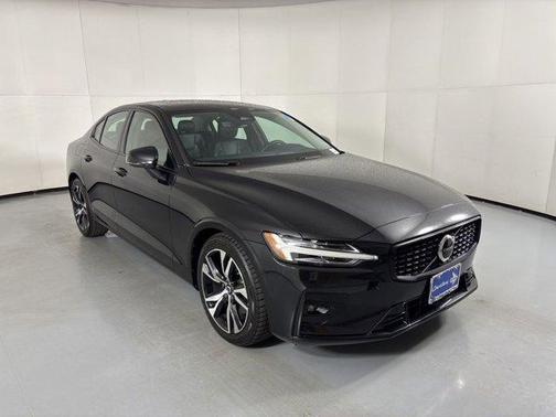 2024 Volvo S60 B5 Core Dark Theme