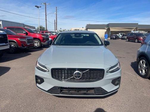 2024 Volvo S60 B5 Plus Dark Theme