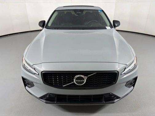 2024 Volvo S60 B5 Plus Dark Theme