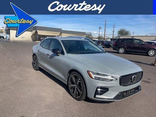 2024 Volvo S60 B5 Plus Dark Theme