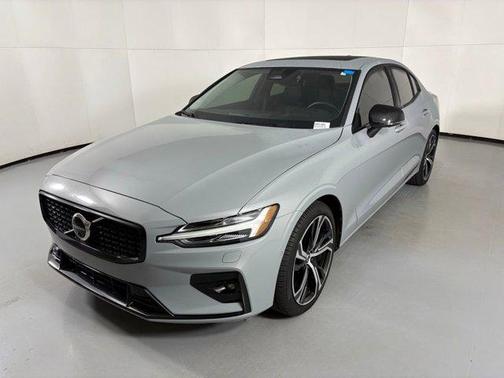 2024 Volvo S60 B5 Plus Dark Theme