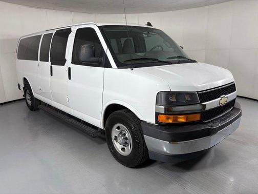 Summit White 2017 Chevrolet Express 3500 LT