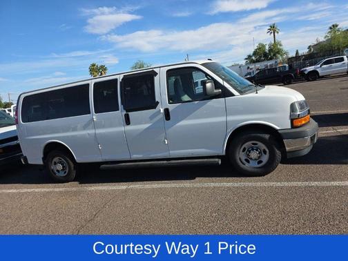 Summit White 2017 Chevrolet Express 3500 LT