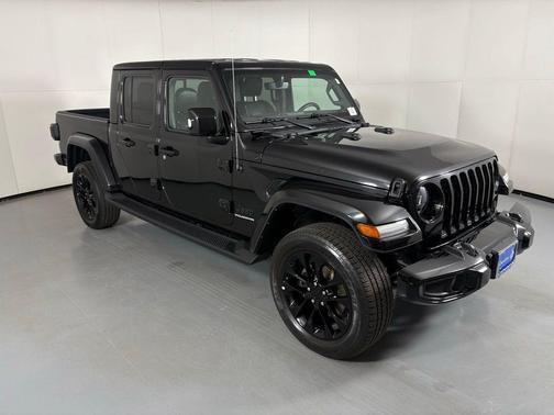 Black Clearcoat 2023 Jeep Gladiator Overland