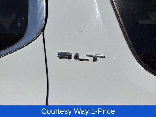 Summit White 2023 GMC Acadia SLT