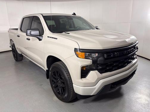 White Sand 2026 Chevrolet Silverado 1500 Custom