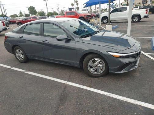 2024 Hyundai ELANTRA SE