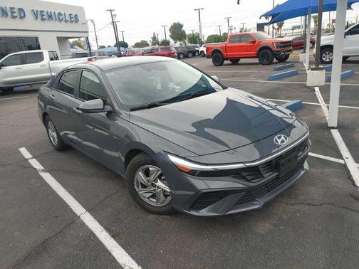 2024 Hyundai ELANTRA SE