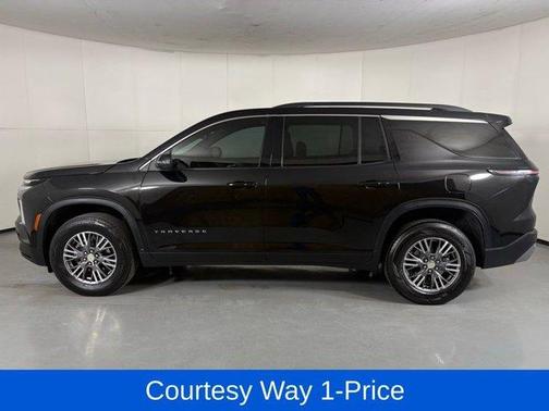 Mosaic Black Metallic 2025 Chevrolet Traverse LT