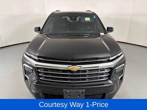 Mosaic Black Metallic 2025 Chevrolet Traverse LT