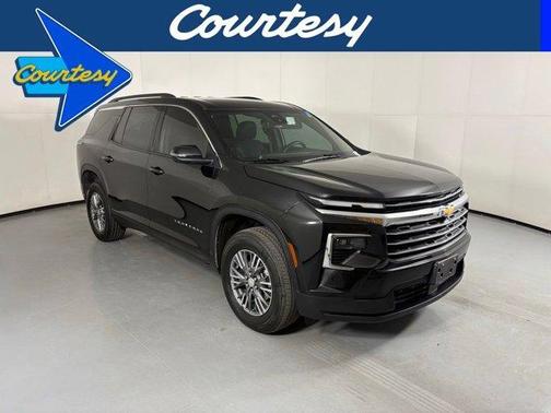 Mosaic Black Metallic 2025 Chevrolet Traverse LT