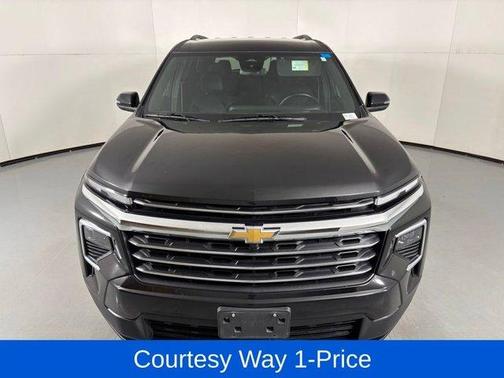 Mosaic Black Metallic 2025 Chevrolet Traverse LT