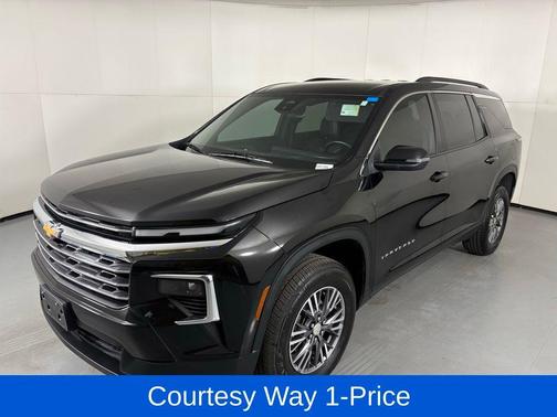 Mosaic Black Metallic 2025 Chevrolet Traverse LT